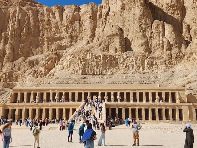 Luxor Day Tour from Aswan: Valley of the Kings and Temples — photo 2