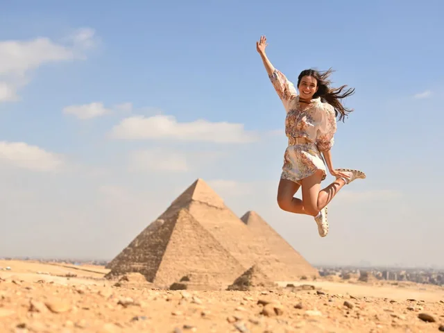 Cairo Day Trip from Hurghada by Plane: Giza & Museum — tour photograph