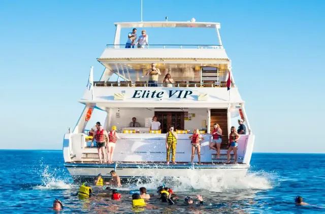 Hurghada Elite VIP Cruise with Snorkeling & Seafood Lunch — photo 3