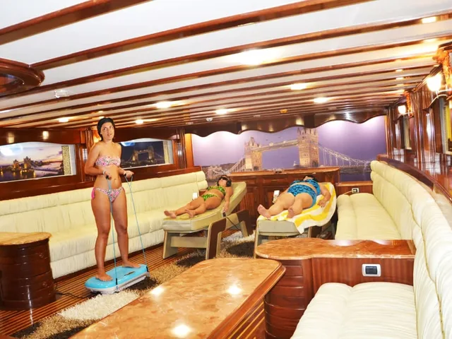 Hurghada Elite VIP Cruise with Snorkeling & Seafood Lunch — photo 10