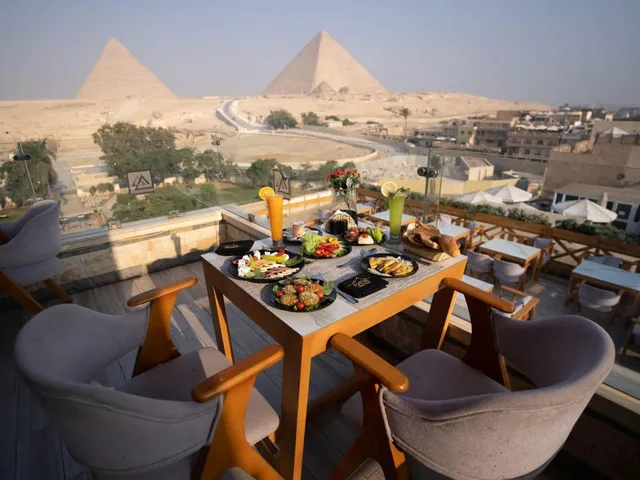 Great Pyramid Inn Dinner with Giza Pyramids Views — photo 6