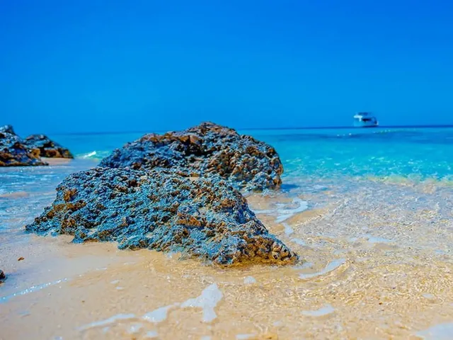 Hula Hula Island Yacht Tour from Hurghada with Lunch — photo 4