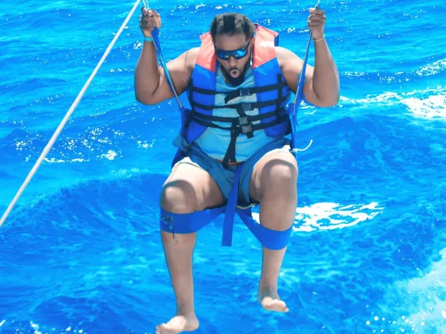 Hurghada Parasailing Adventure over the Red Sea — photo 4