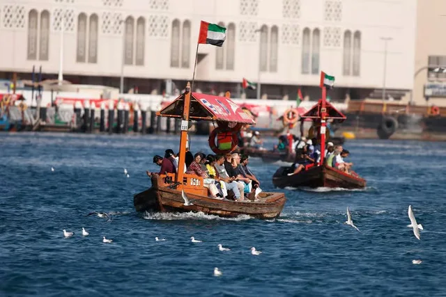 Dubai: Half-Day City Tour of Old & New Dubai with Abra Ride in Dubai — experience image 4 of 7