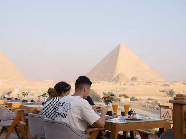 Great Pyramid Inn Dinner with Giza Pyramids Views — photo 8