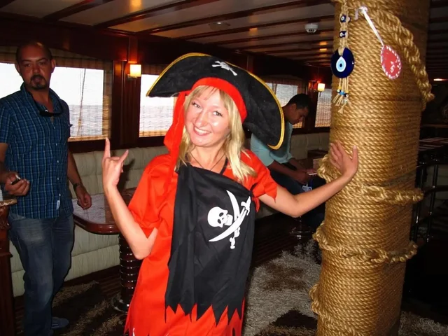 Hurghada Pirates Boat Cruise to Orange Bay with Lunch — photo 12