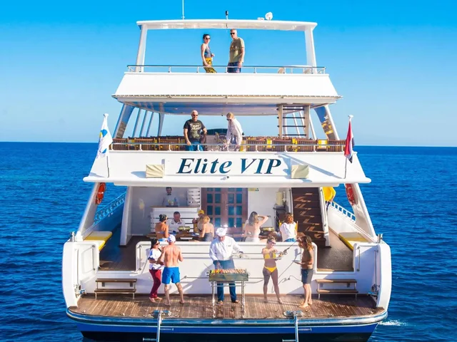 Marsa Alam Elite VIP Turtle Bay Cruise with BBQ Lunch — photo 5