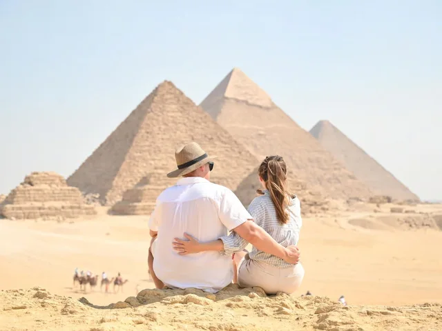 Giza Pyramids & Sphinx Half-Day Tour from Cairo — photo 6