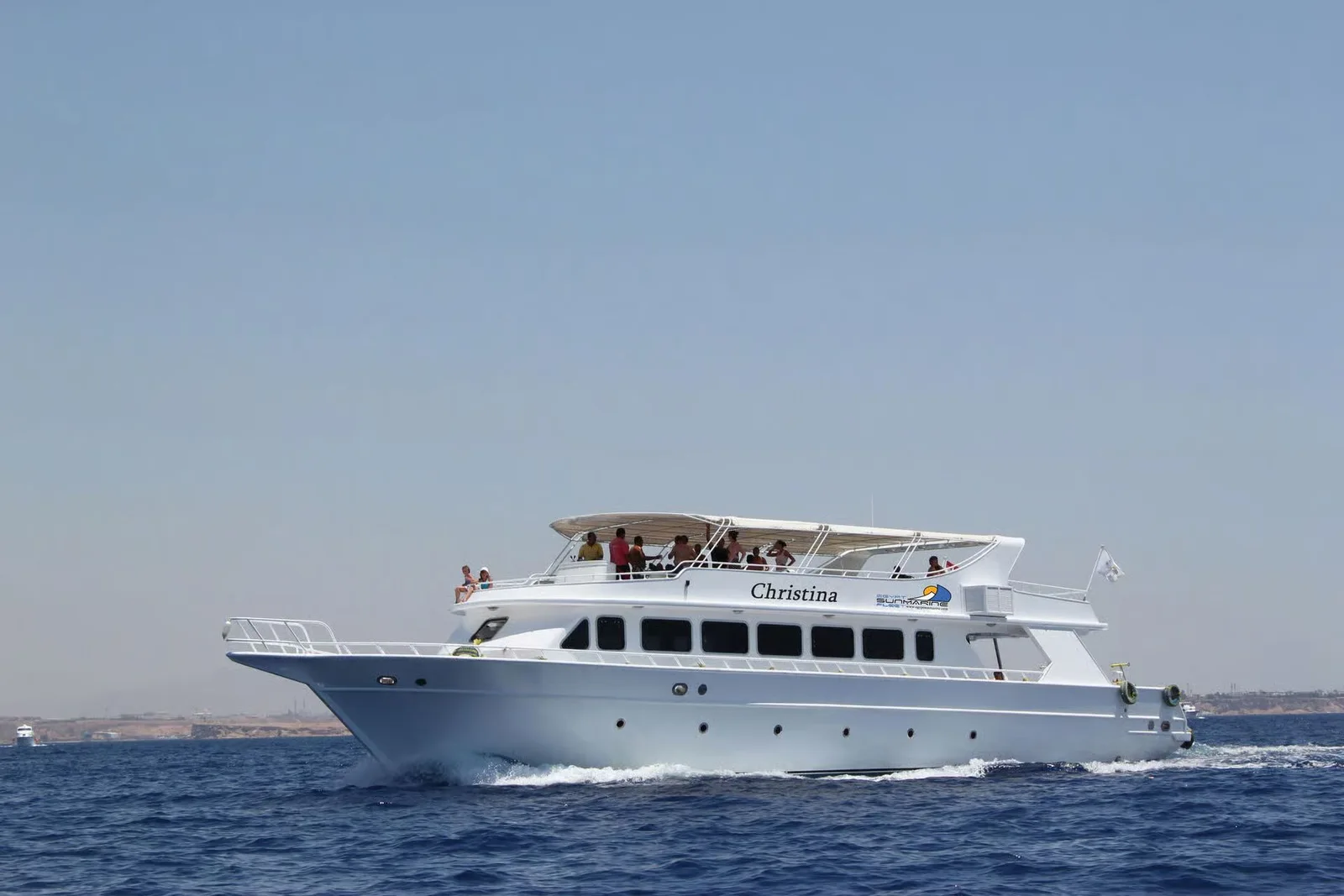 Dahab: Luxury Snorkelling Cruise with Buffet Lunch — tour photograph