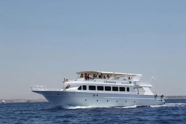 Dahab: Luxury Snorkelling Cruise with Buffet Lunch — tour photograph