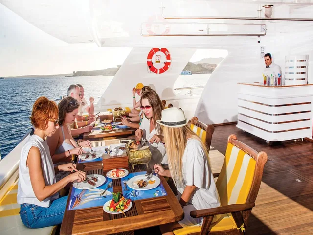 Hurghada Elite VIP Cruise with Snorkeling & Seafood Lunch — photo 5
