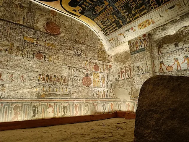 Luxor Day Tour from Aswan: Valley of the Kings and Temples — photo 21
