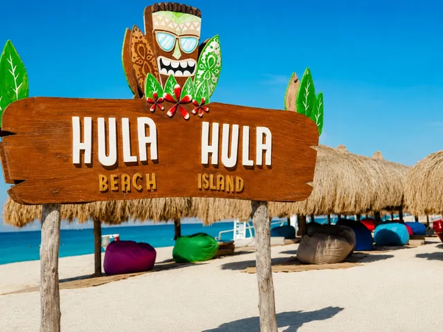 Hula Hula Island Yacht Tour from Hurghada with Lunch — tour photograph