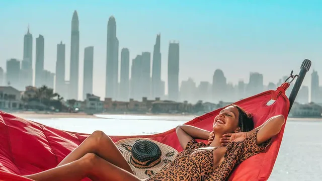 Dubai: Beach Day on the Palm with Skyline Views in Dubai — experience image 4 of 7