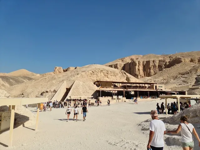 Luxor Day Tour from Aswan: Valley of the Kings and Temples — photo 3
