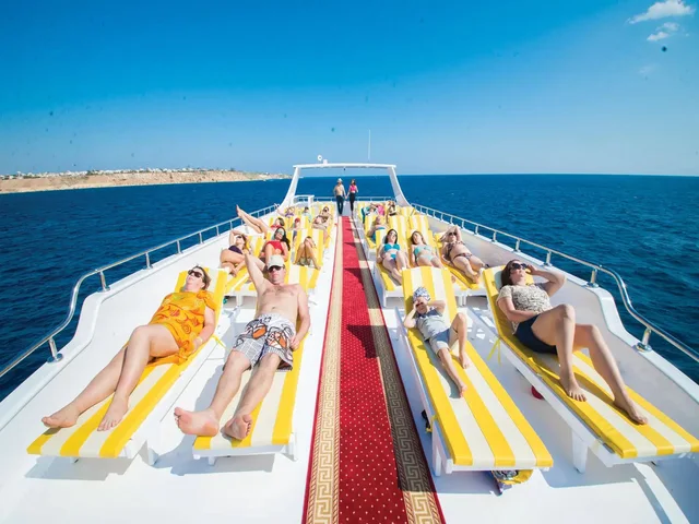 Hurghada Elite VIP Cruise with Snorkeling & Seafood Lunch — photo 8