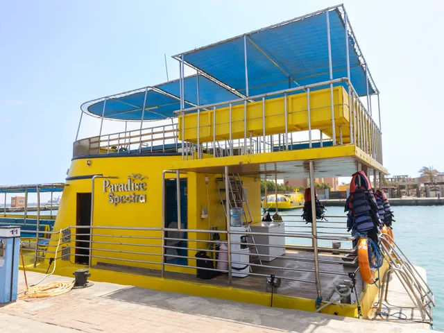 Hula Hula Island Yacht Tour from Hurghada with Lunch — photo 2