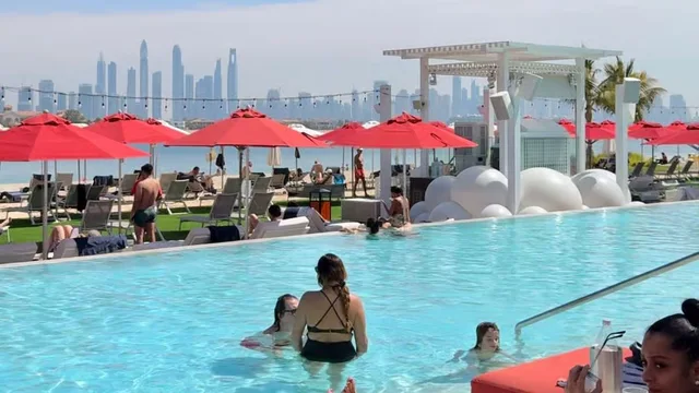 Dubai: Beach Day on the Palm with Skyline Views in Dubai — experience image 7 of 7