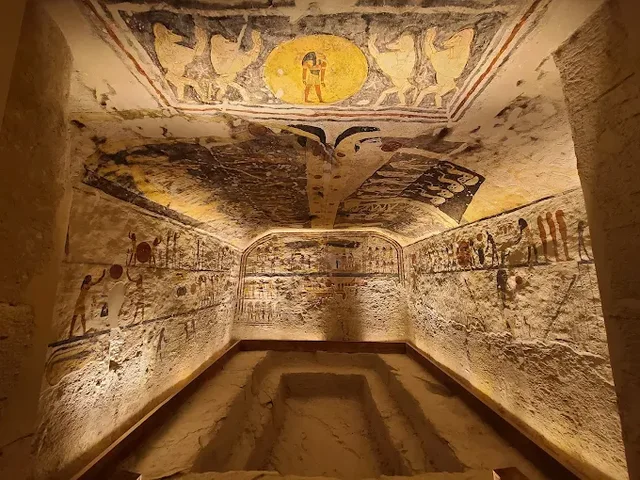 Luxor Day Tour from Aswan: Valley of the Kings and Temples — photo 12