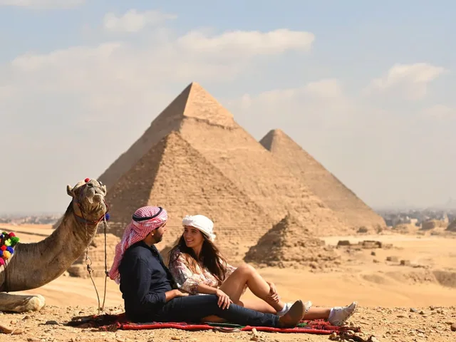 Giza Pyramids & Sphinx Half-Day Tour from Cairo — photo 11