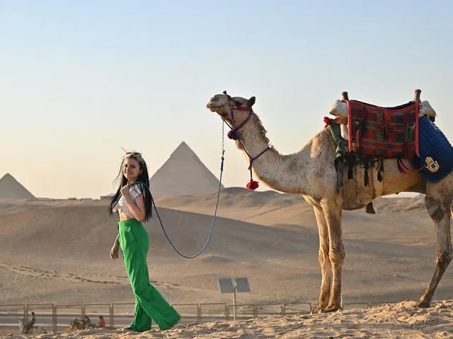 Giza Pyramids & Sphinx Half-Day Tour from Cairo — photo 5